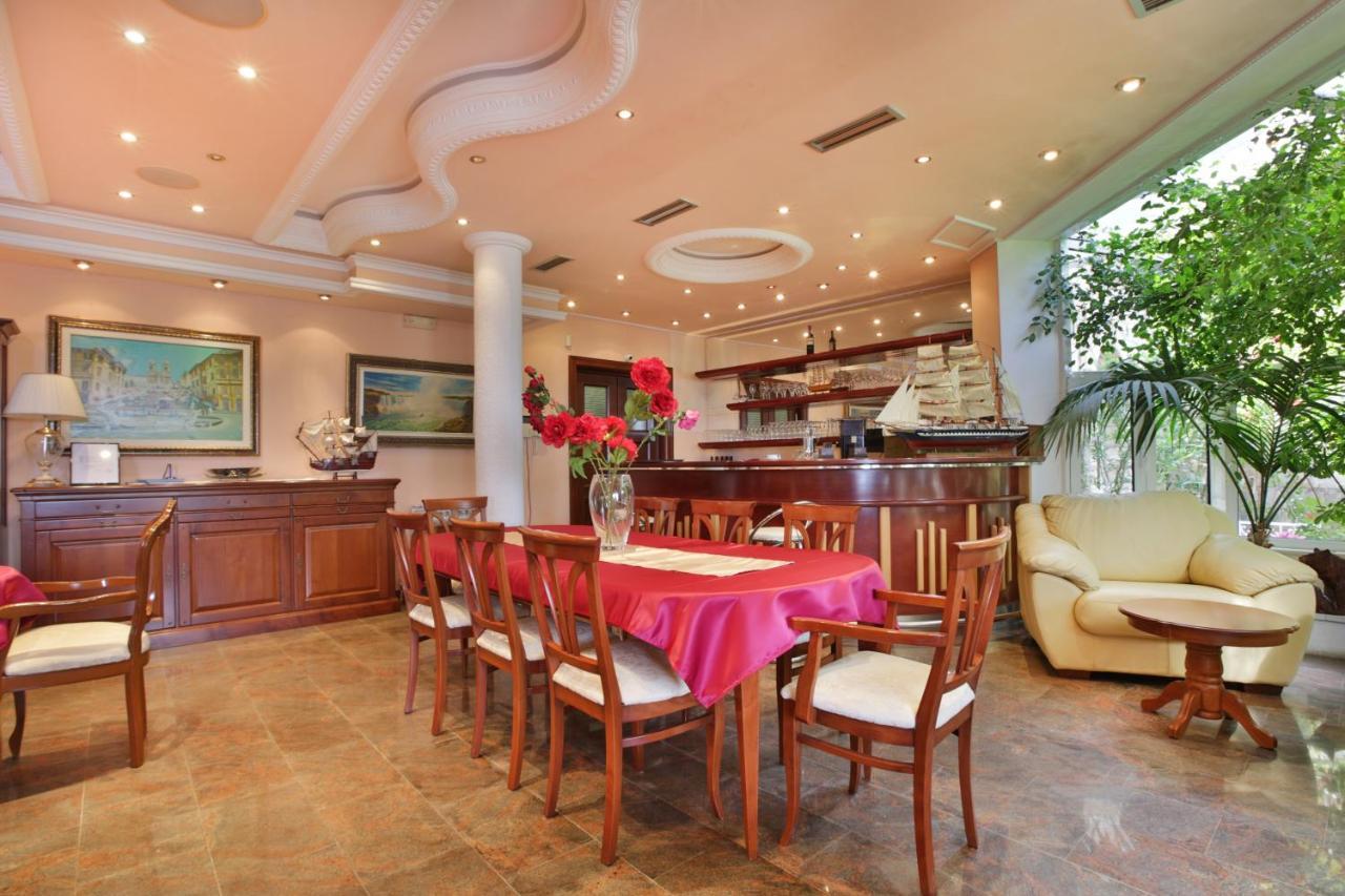 Royal Holiday Apartments Sveti Stefan Exterior photo