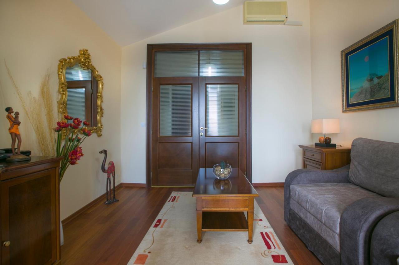 Royal Holiday Apartments Sveti Stefan Exterior photo