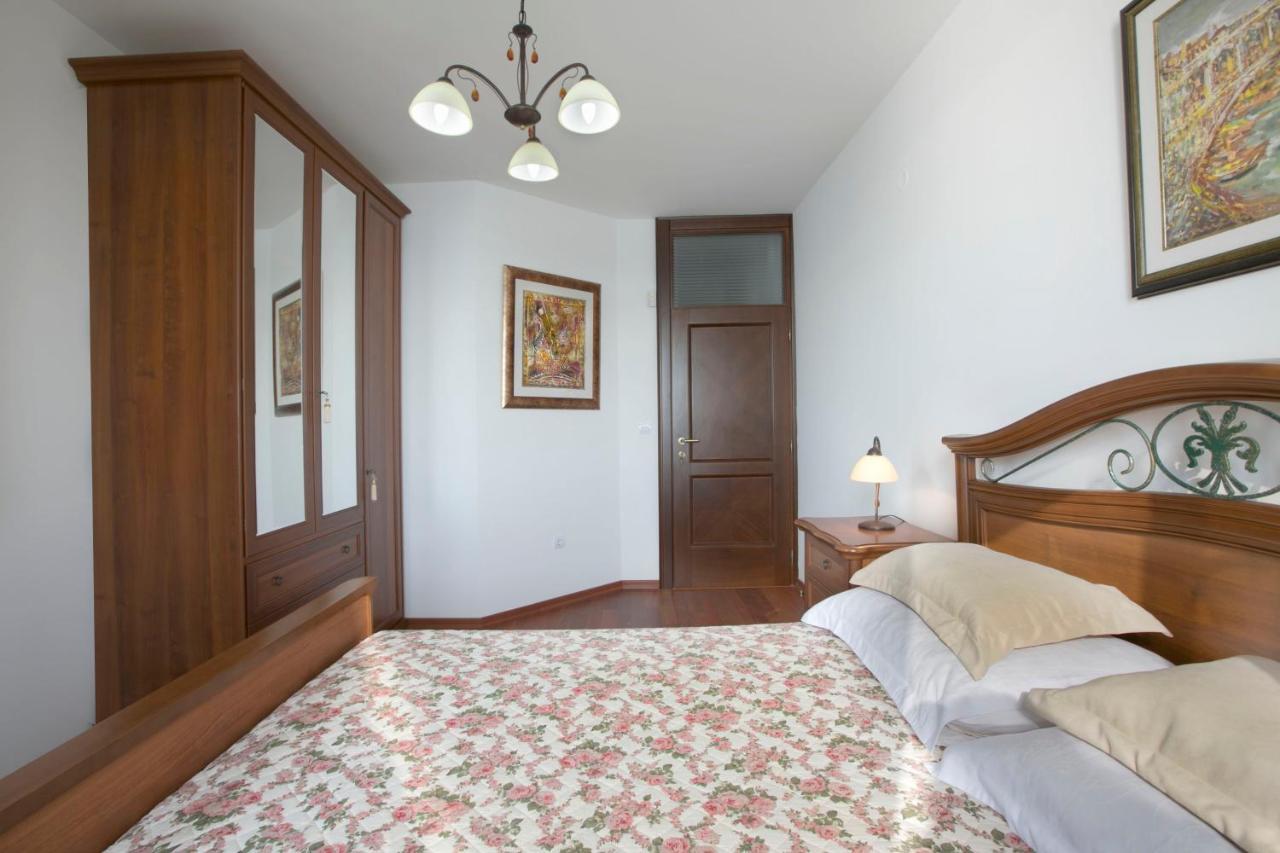 Royal Holiday Apartments Sveti Stefan Exterior photo
